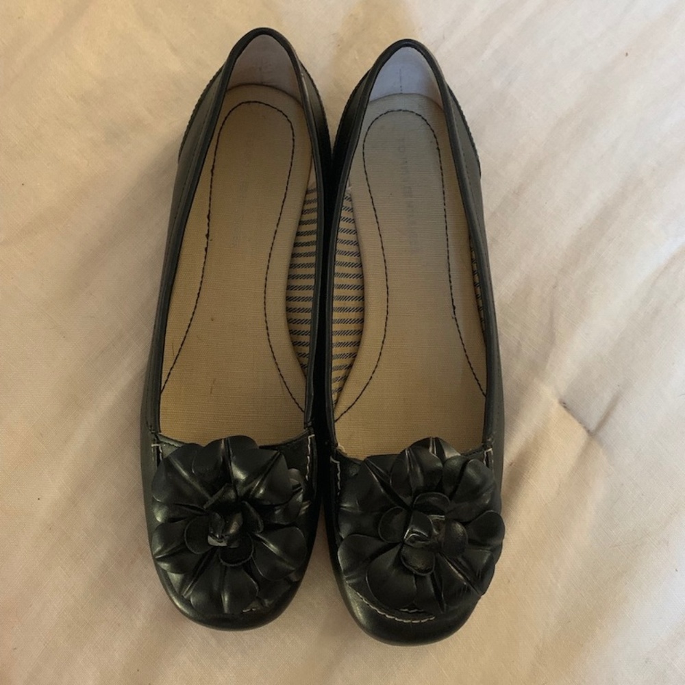 Women's Tommy Hilfiger black leather flats 10M